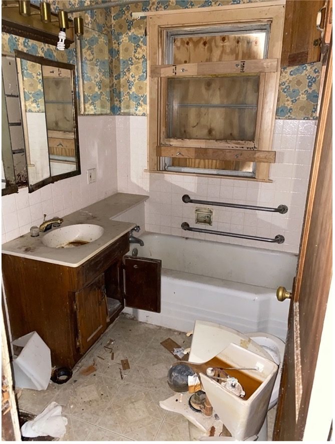 Forest Park bathroom, before
