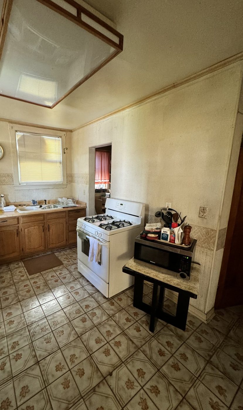 Pensacola Avenue kitchen, before